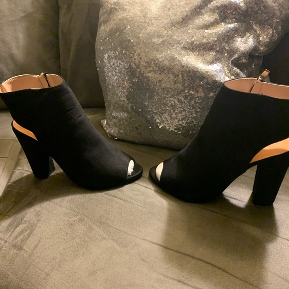 Black booties - Picture 2 of 4